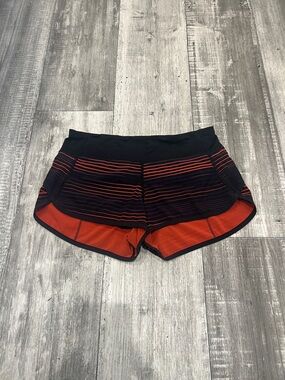 Lululemon Run/Speed Short with liner. Size 4. Inseam 2.5 DSJU/BLK